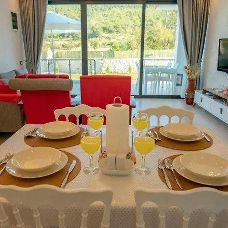 Dom wakacyjny Outstanding With Private Pool And Jacuzzi In Kas, Antalya Sarıbelen